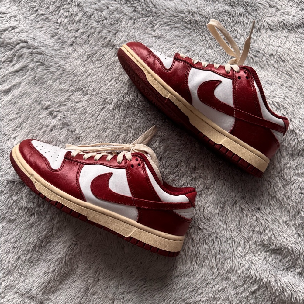 Nike Wmns Dunk Low Premium ‘Vintage Red’